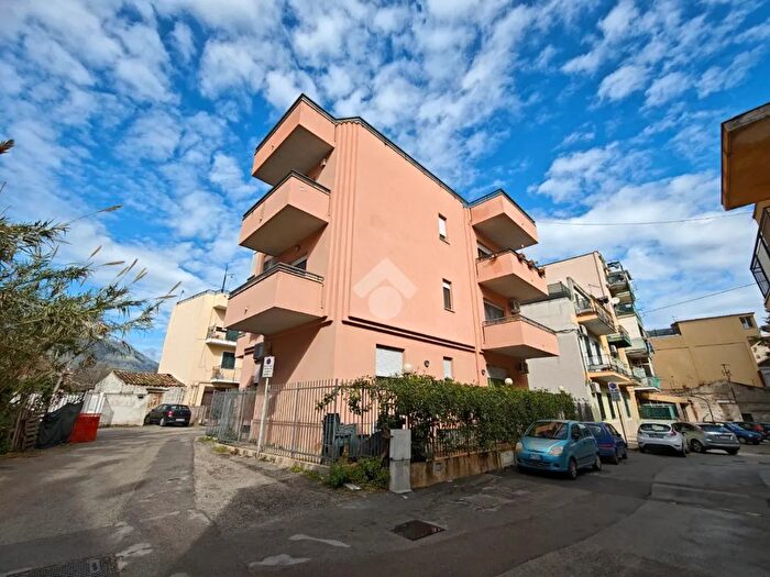 Appartamento quadrilocale in vendita in Via Fondo Vitale, Palermo