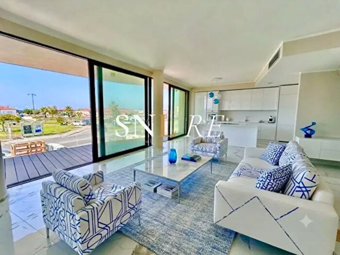 Appartamento con 6 locali in vendita in Viale Alfredo Belluomini, Viareggio