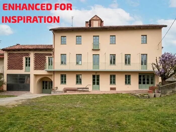 Casa con 8 locali in vendita in Via Lorenzo Adorno, Vigliano DAsti