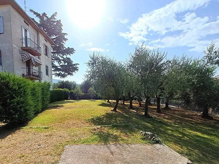 Appartamento trilocale in vendita in Passignano Sul Trasimeno