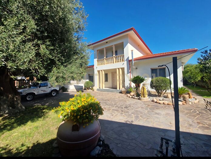 Casa con 9 locali in vendita in Vico Fontana Mura, Giba