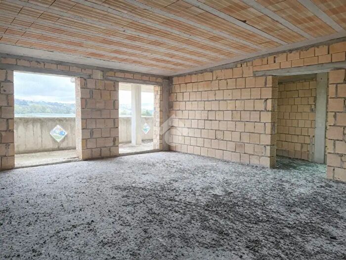 Appartamento quadrilocale in vendita in Via Fonte a Collina, Campli