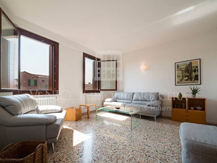 Appartamento quadrilocale in affitto in Calle Uva, Dorsoduro San Barnaba, Venezia