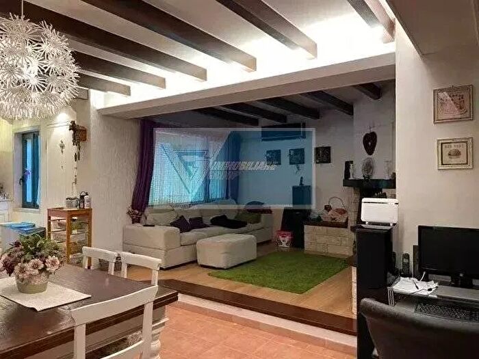 Casa con 8 locali in vendita in Siracusa