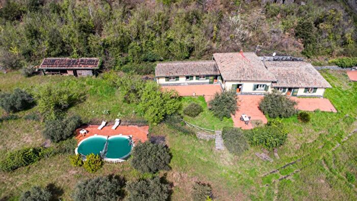 Casa con 5 locali in vendita in Via Tuzzonello, SantAlfio