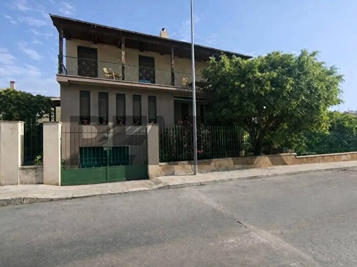 Casa con 13 locali in vendita in Via Mauceri, Avola