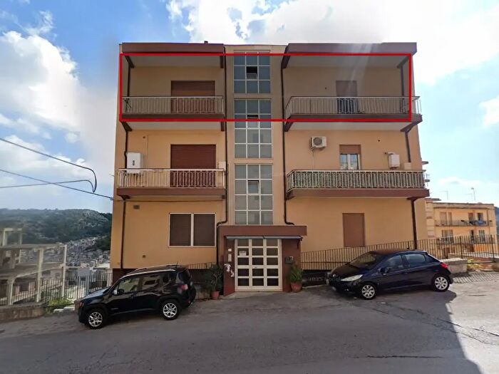 Appartamento con 9 locali in vendita in Via Nuova SantAntonio, Modica
