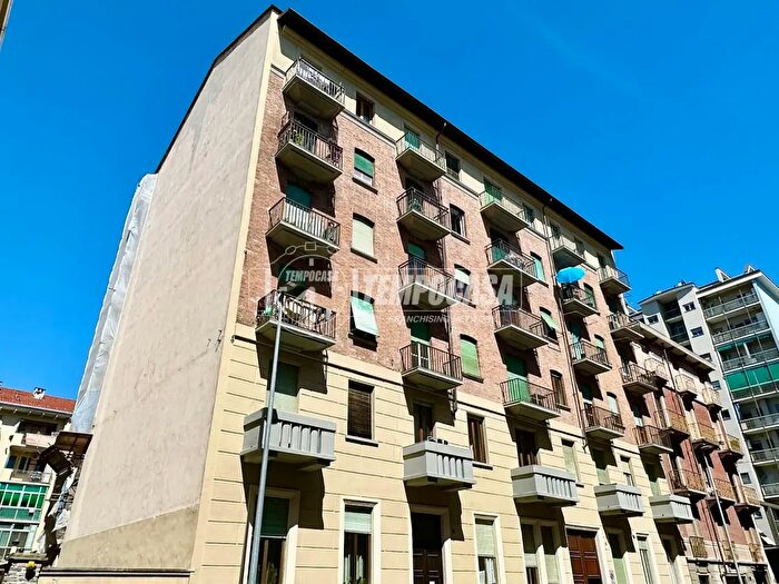 Appartamento trilocale in vendita in Via Broni, Torino