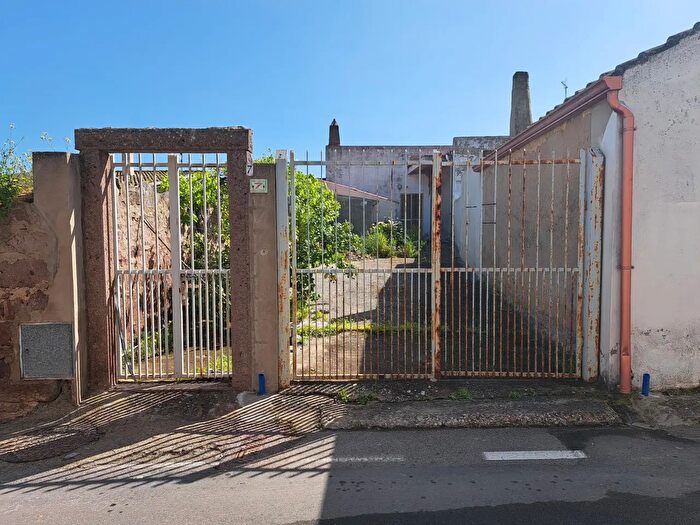 Casa trilocale in vendita in Via Murrecci, Piscinas