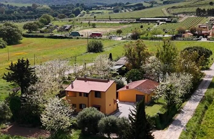 Casa con 15 locali in vendita in Baratti Piombino Livorno, Piombino