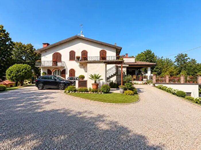 Appartamento con 5 locali in vendita in Via Costa Pavesi, Noceto
