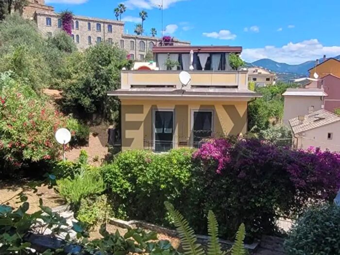 Appartamento con 5 locali in vendita in Sestri Levante