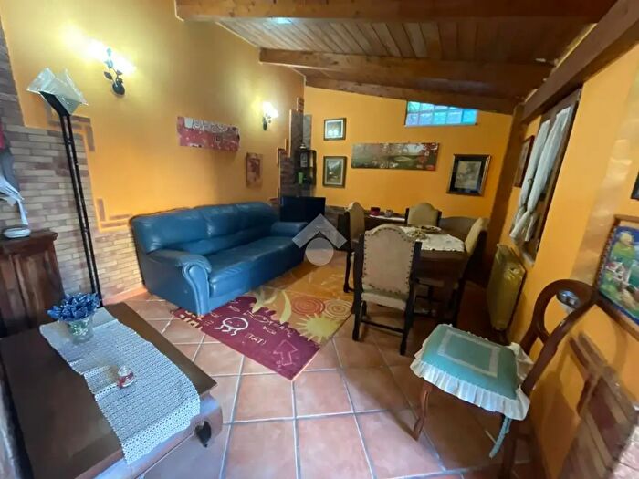 Appartamento trilocale in affitto in Strada Vicinale Rotondella, Napoli