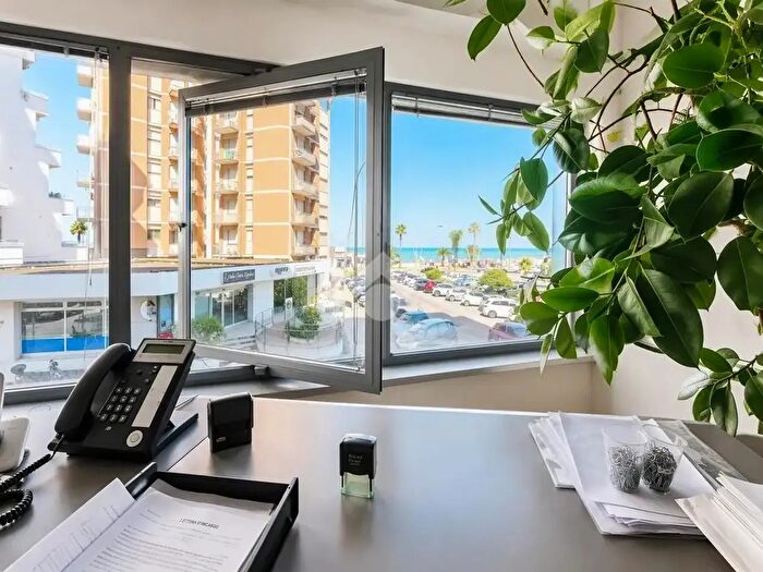 Appartamento con 5 locali in vendita in Viale Vittorio Veneto, Civitanova Marche