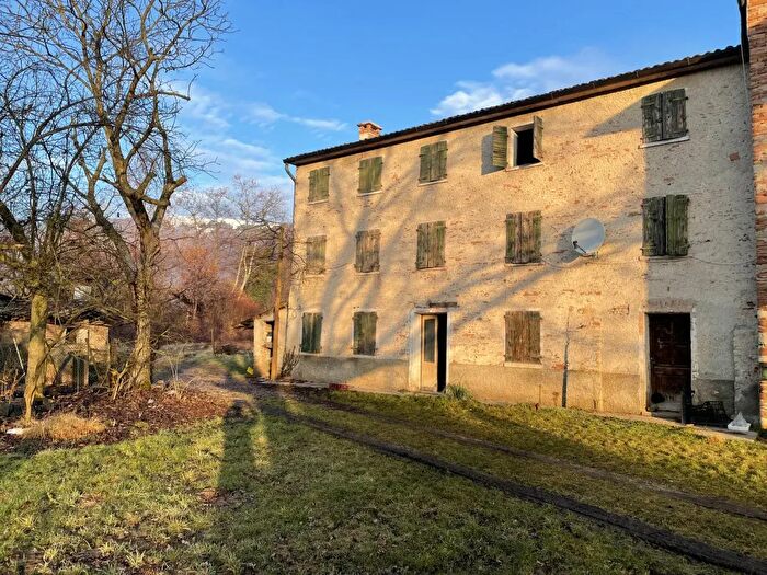 Casa con 6 locali in vendita in Via Valcavasia, Cavaso Del Tomba