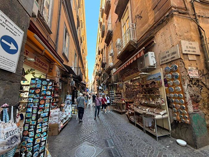 Appartamento bilocale in affitto in Vico dei Maiorani, Centro Storico, Napoli