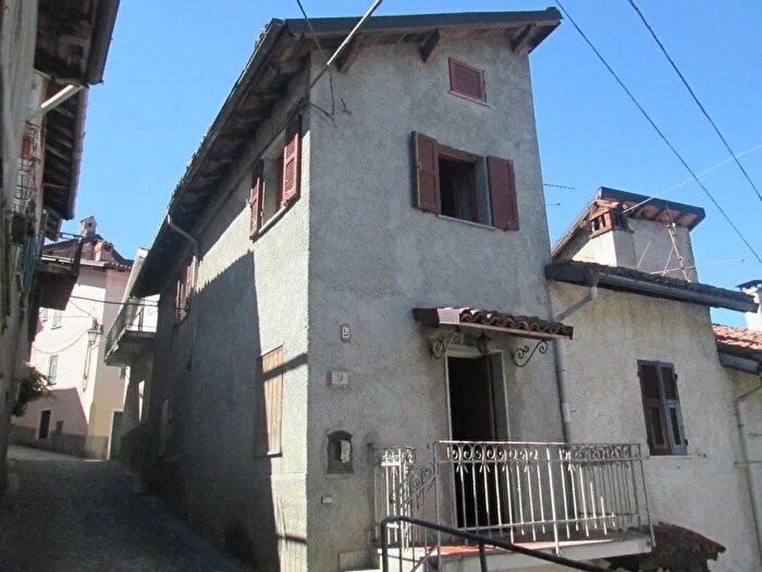 Casa quadrilocale in vendita in Via Perfumo, Rocca Grimalda