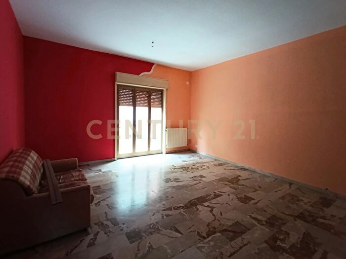 Appartamento con 5 locali in vendita in Via Nicola Coviello, Biancavilla