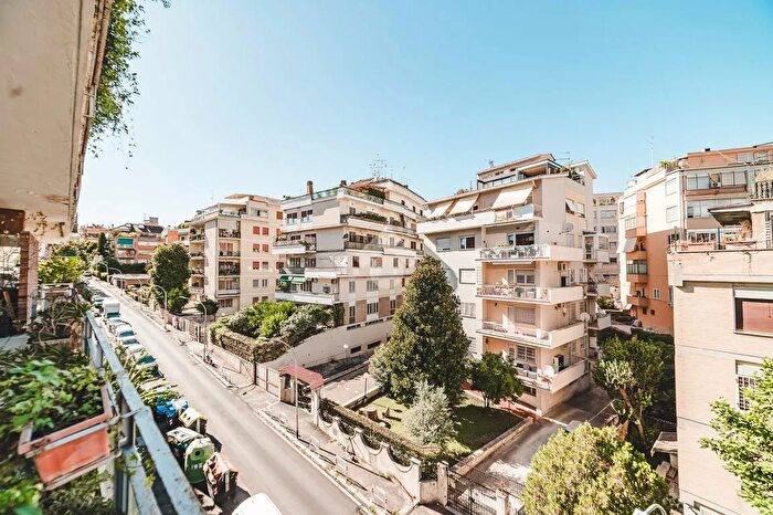 Appartamento con 5 locali in vendita in Via Bodio, Roma