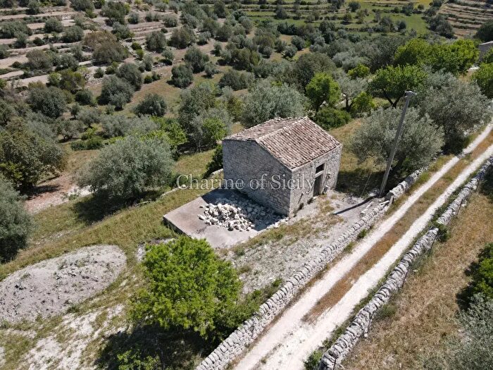 Casa quadrilocale in vendita in Contrada Margione, Modica