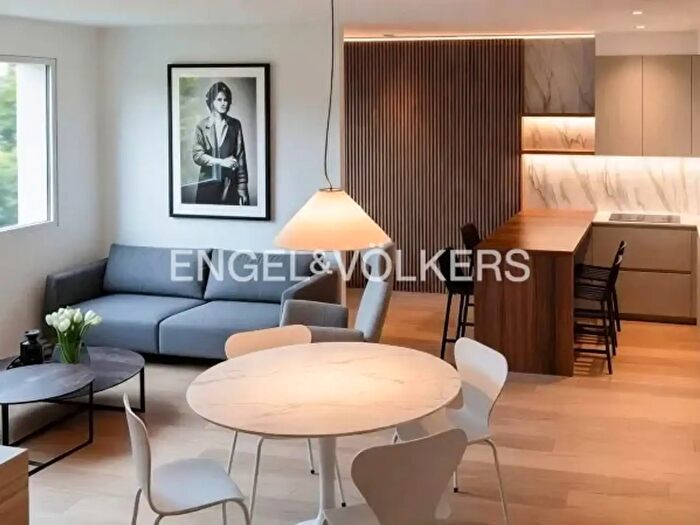 Appartamento con 5 locali in vendita in Via Cardinale Gil De Albornoz, Bologna