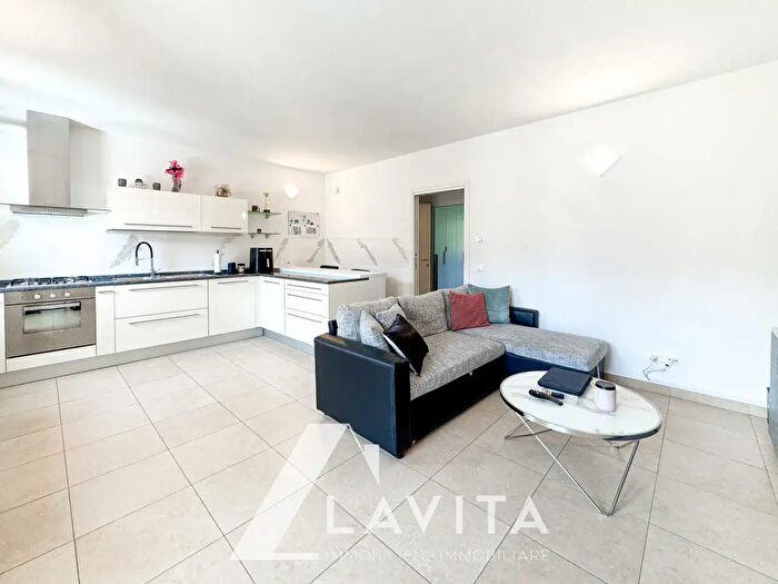 Appartamento trilocale in vendita in Via Nuova, Rovere' Della Luna