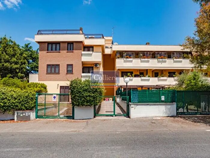 Appartamento trilocale in vendita in Via Oreste Ranelletti, Roma