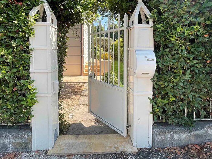 Casa con 7 locali in vendita in Pietrasanta