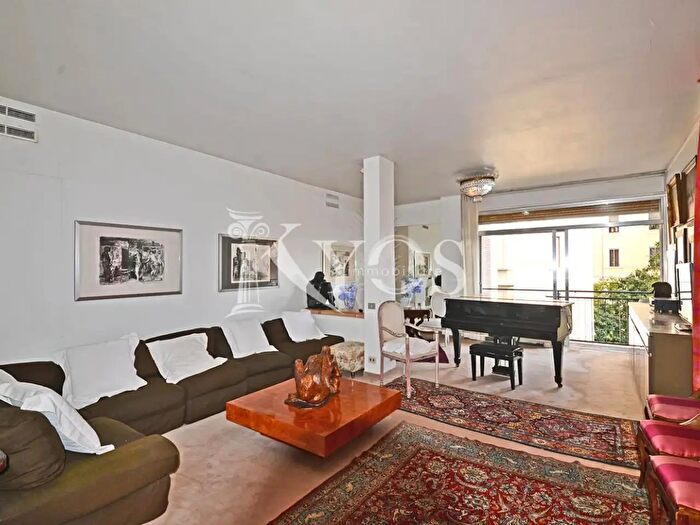 Appartamento con 6 locali in vendita in Via Francesco Melzi d'Eril, Milano