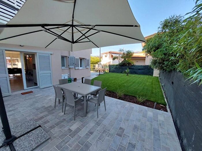 Appartamento con 5 locali in affitto in Cinquale, Montignoso