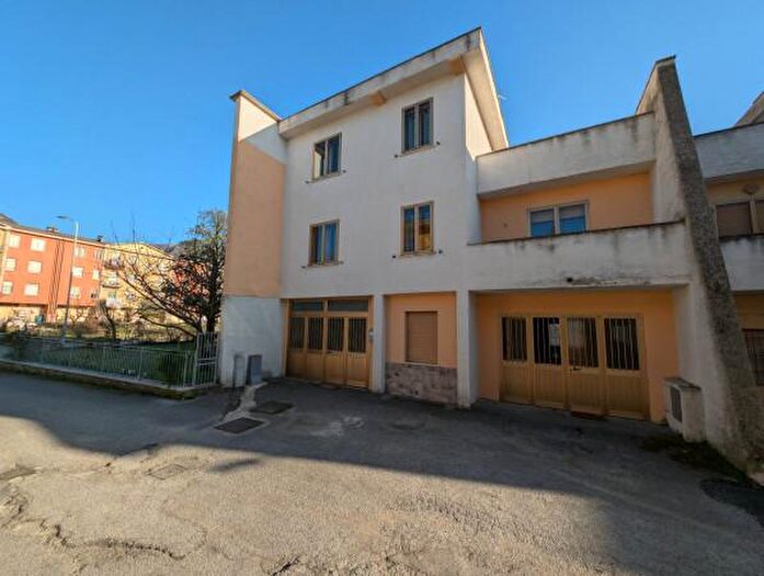 Casa con 6 locali in vendita in Via Monte Sabotino, Gualdo Tadino