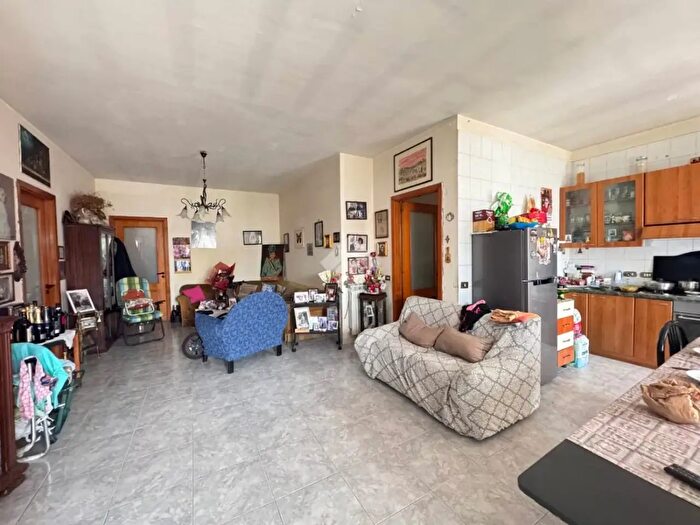 Appartamento quadrilocale in vendita in Via Enrico Altavilla, Aversa