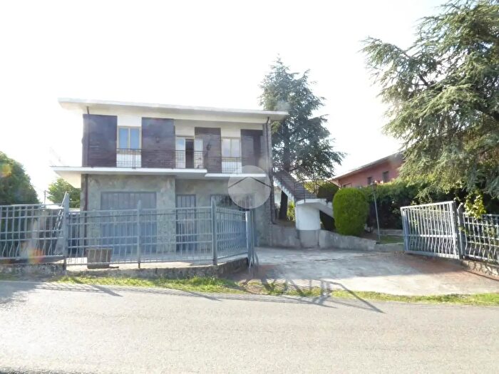 Casa con 5 locali in vendita in Frazione Torrone, Santa Maria Della Versa