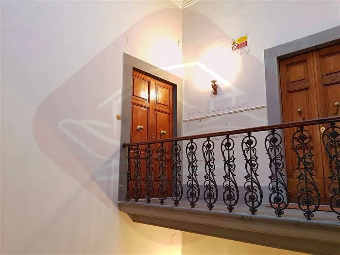 Appartamento con 8 locali in vendita in Firenze, Firenze