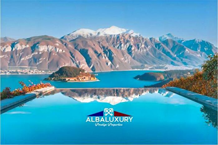 Casa con 6 locali in vendita in Via San Martino, Griante