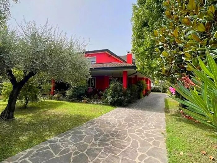 Casa con 5 locali in vendita in Via Giacomo Puccini, Montegrotto Terme