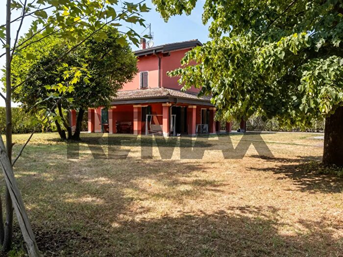 Casa con 6 locali in vendita in Via Giovannino Guareschi, Noceto