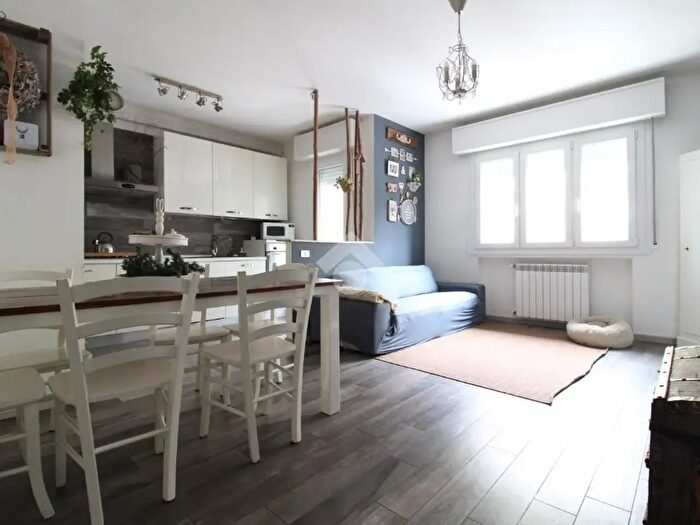 Appartamento trilocale in vendita in Via Arezzo, Modena