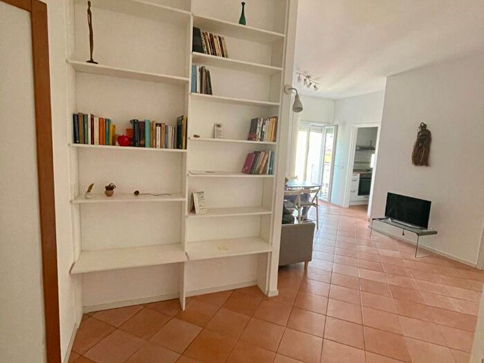 Appartamento quadrilocale in affitto in Piazza Gesù e Maria, Monte Santo, Napoli