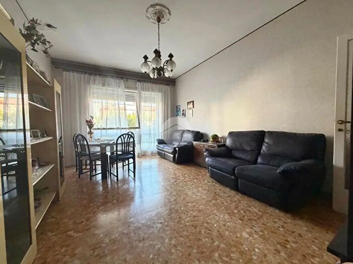 Appartamento trilocale in vendita in Via Val di Lanzo, Roma