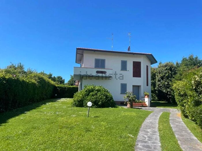 Casa con 6 locali in affitto in Via A Ponchielli No Number, Centro, Forte dei Marmi