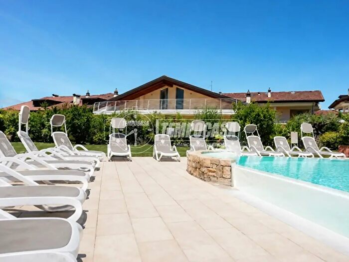 Appartamento trilocale in vendita in Via San Vito, Sirmione