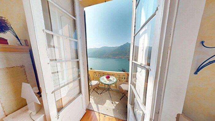 Appartamento trilocale in vendita in Via Pianella, Faggeto Lario