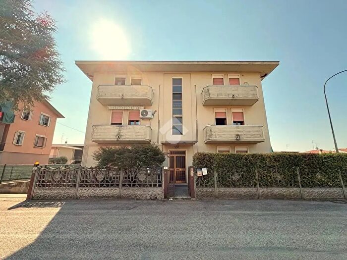 Appartamento trilocale in vendita in Via Brenta, Montecchio Maggiore
