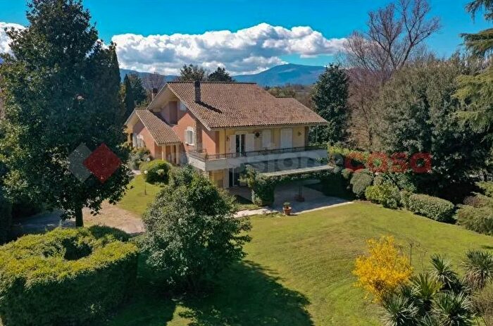 Casa con 10 locali in vendita in Anagni