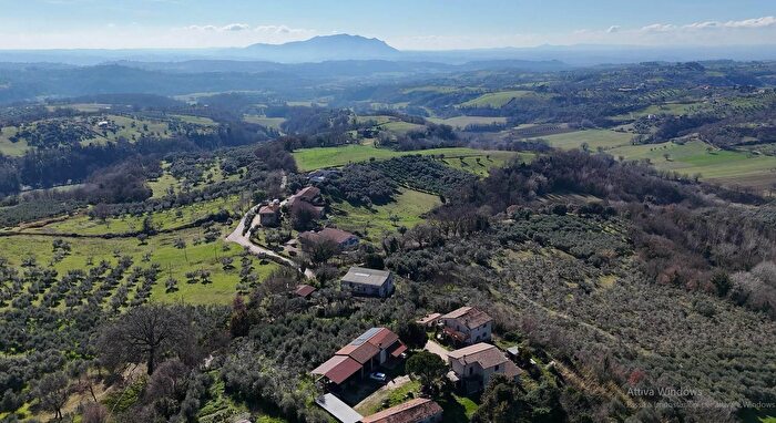 Casa con 10 locali in vendita in Strada Romana Vecchia, Torri In Sabina