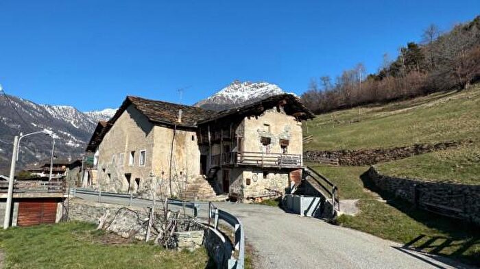 Casa con 6 locali in vendita in Frazione Praille, Nus
