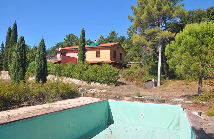 Casa con 8 locali in vendita in Riparbella