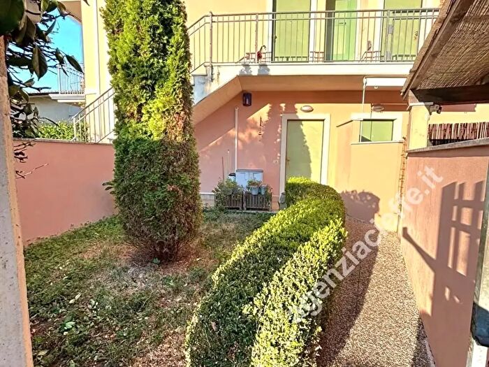 Appartamento con 5 locali in vendita in Massa