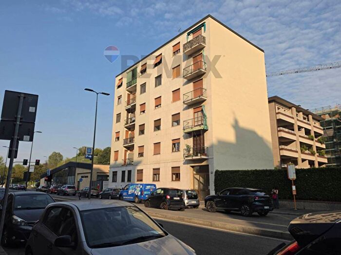 Appartamento trilocale in affitto in Viale Sarca, Greco Segnano, Milano